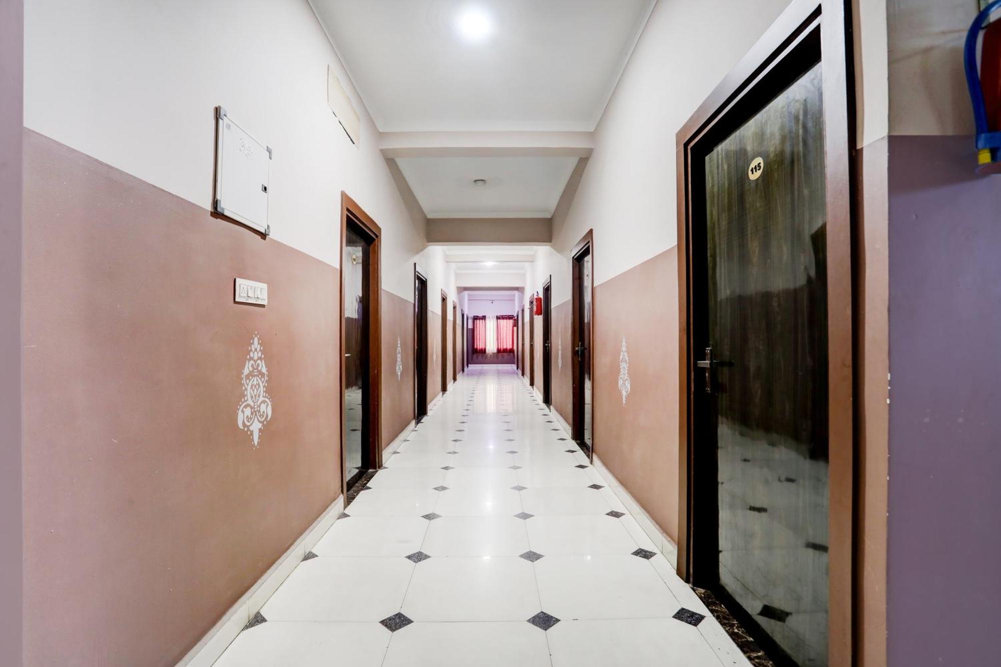 Отель Super Townhouse Gida Near Rto Office Горакхпур Экстерьер фото